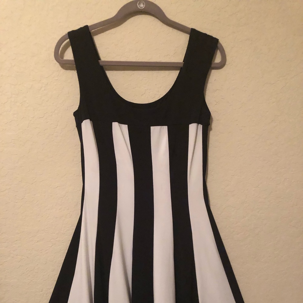 Connected Apparel Black and White Dress